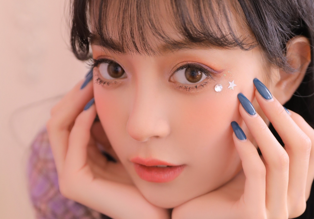 女人拍抖音短视频怎么赚钱（女性创作者新玩法揭秘）-叶子木笔记