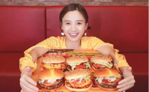 图片[1]-怎么做美食抖音短视频赚钱（抖音美食博主的五大赚钱方式）-叶子木笔记