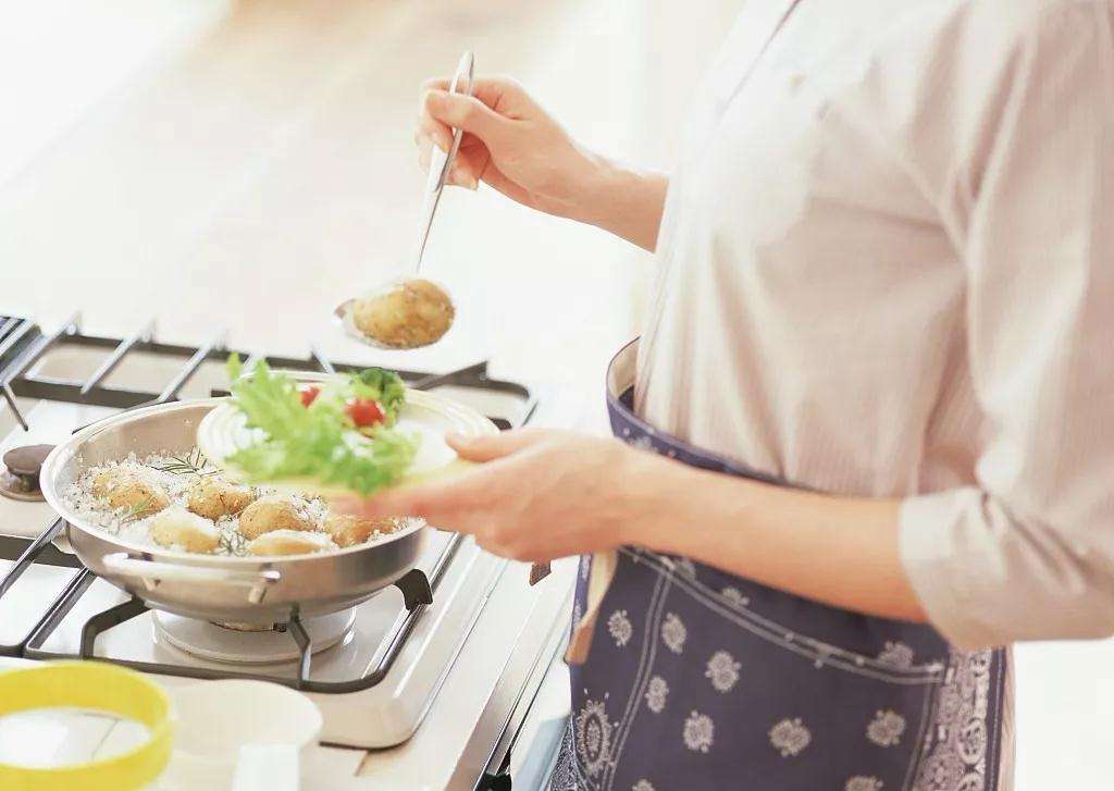 做饭怎么拍视频（在家拍摄高质量美食视频的技巧）-叶子木笔记
