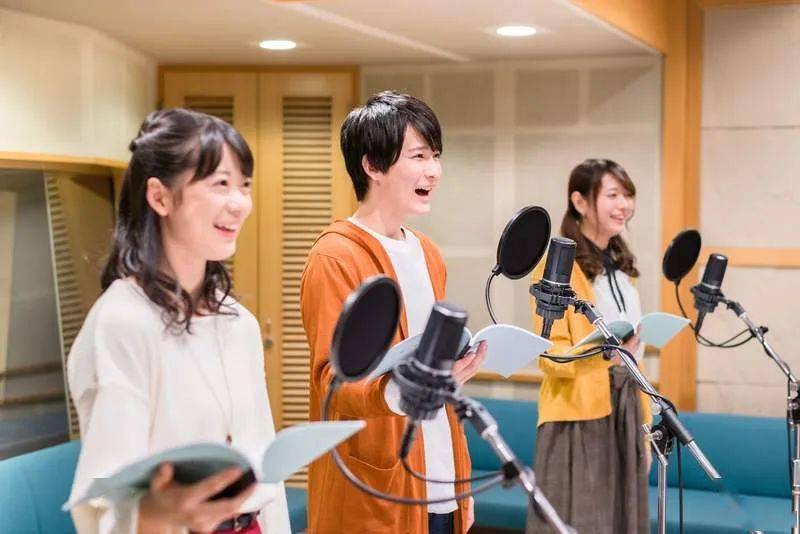 声优怎么在网上赚钱（声优入门指南和赚钱方法大揭秘）-叶子木笔记